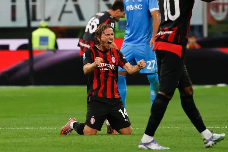 开云体育app-包含那不勒斯逆转英格兰,莫德里奇完成帽子戏法的词条