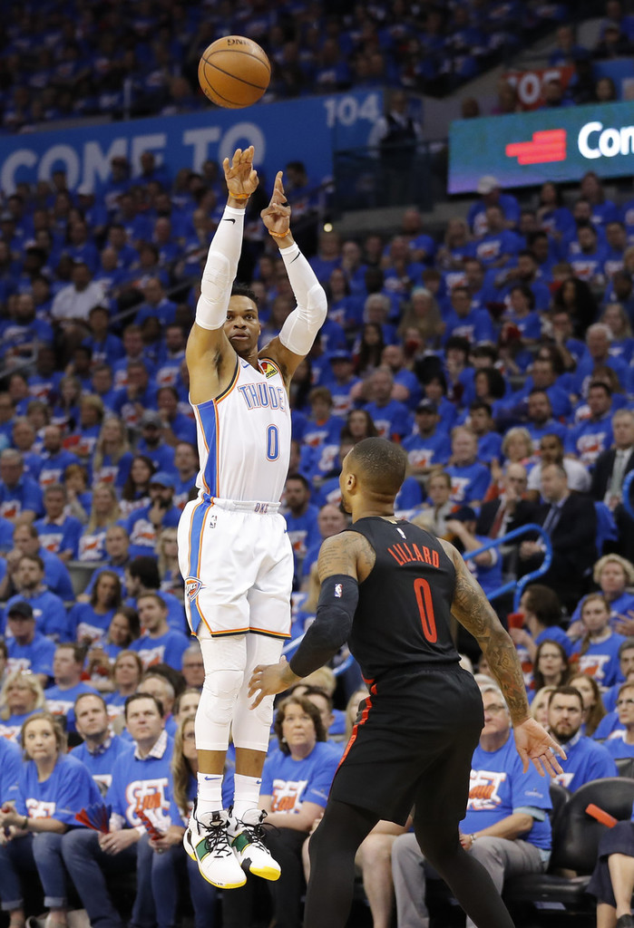 开云足球直播-雷霆绝地反击火箭,利拉德三分雨点燃全场