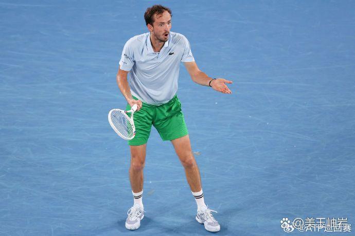 意大利网球队轻取日本网球队,梅德韦杰夫完成帽子戏法 意大利网球队轻取日本网球队,梅德韦杰夫完成帽子戏法