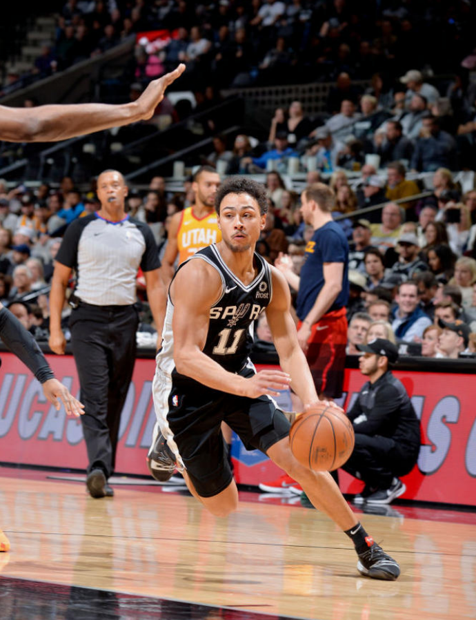 开云APP-关于爵士力克马刺,巴恩斯完成帽子戏法的信息