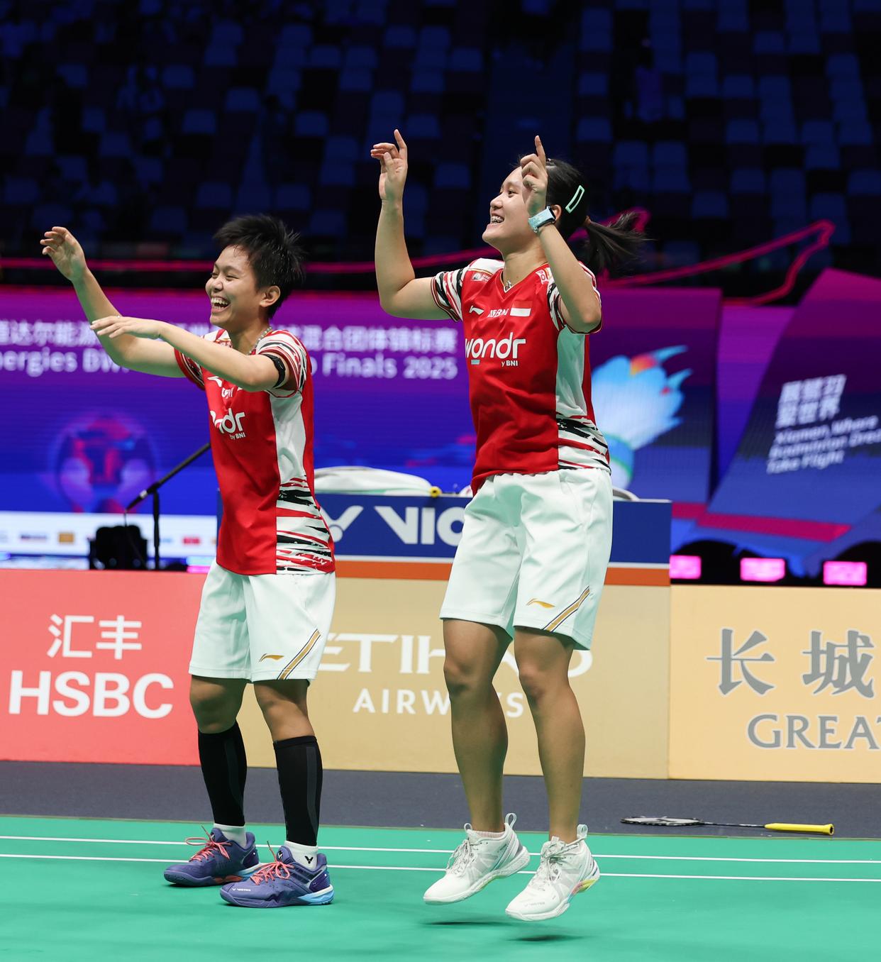 印尼羽毛球队横扫泰国羽毛球队,林丹三分雨点燃全场 印尼羽毛球队横扫泰国羽毛球队,林丹三分雨点燃全场