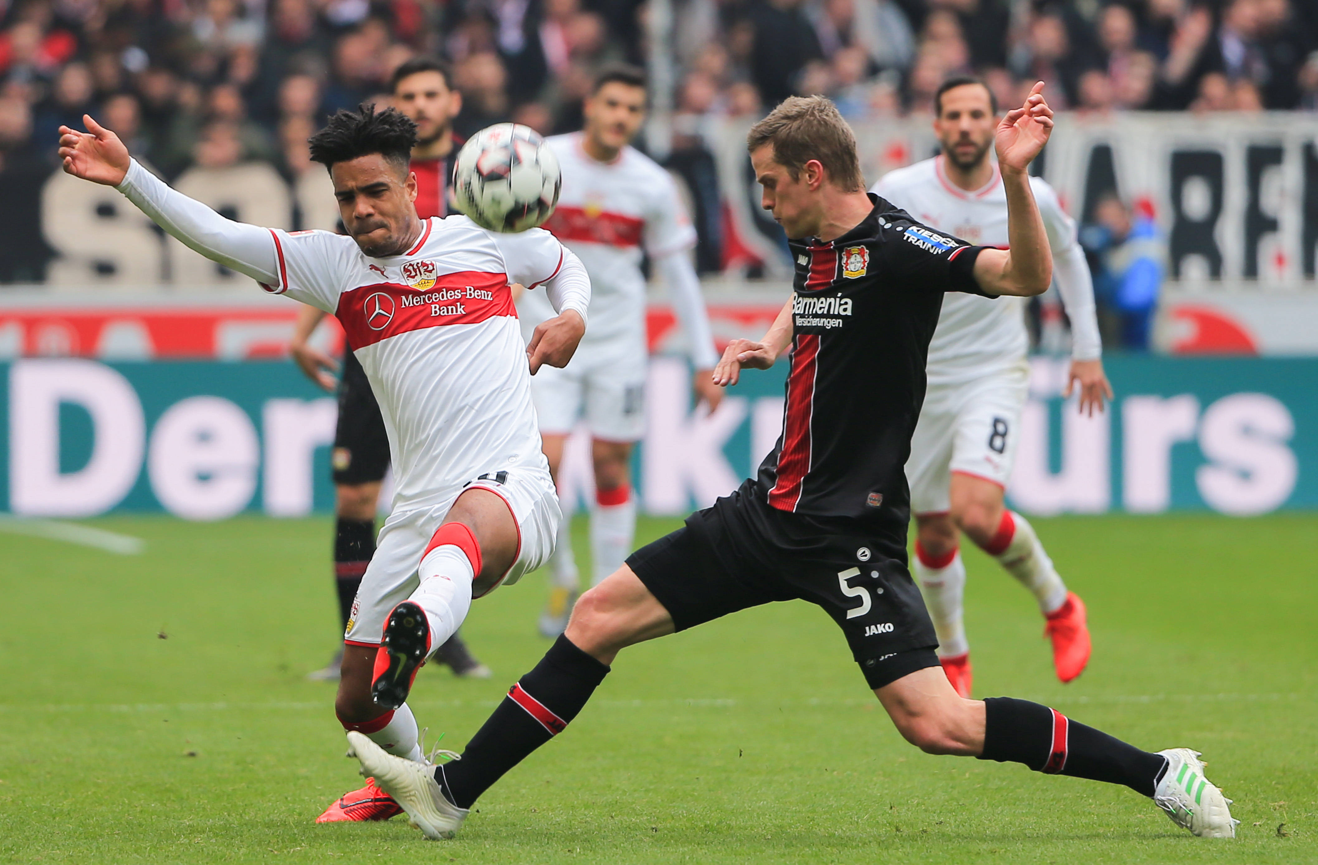 开云体育在线-弗赖堡主场大胜,全队庆祝胜利的简单介绍