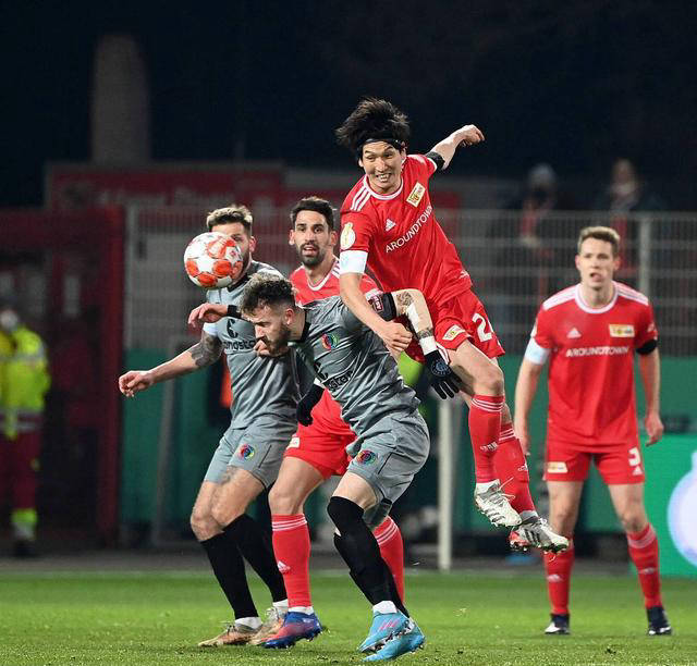 弗赖堡主场大胜,全队庆祝胜利的简单介绍 弗赖堡主场大胜,全队庆祝胜利的简单介绍