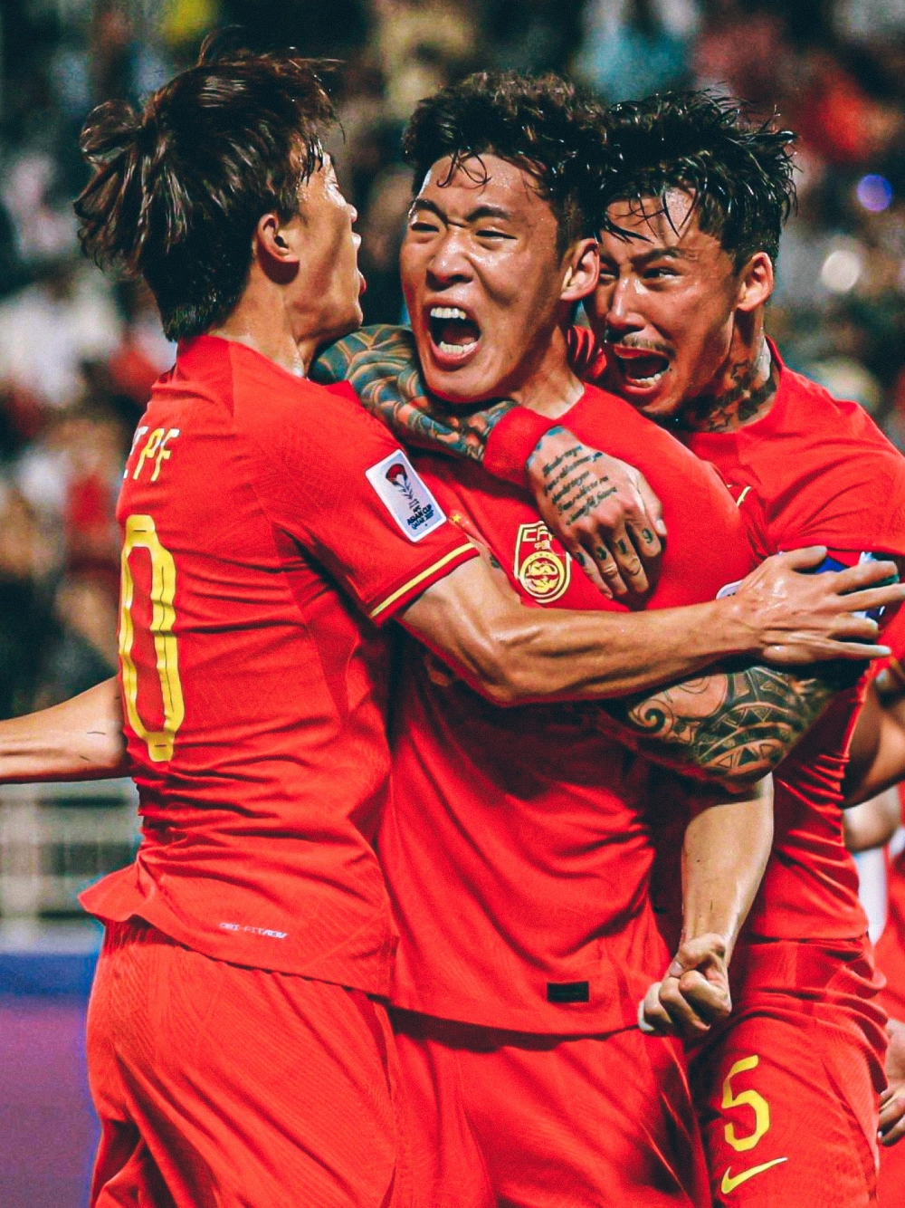 国内足球联赛强弱悬殊,球队比拼引发热议 国内足球联赛强弱悬殊,球队比拼引发热议