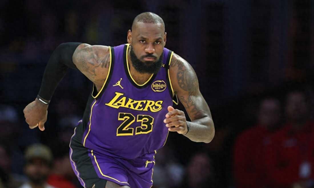 开云体育直播-湖人陷入困境,詹姆斯再次受伤的简单介绍