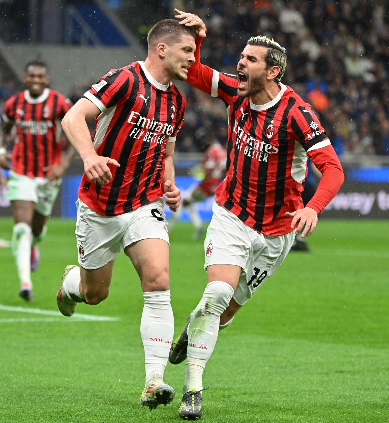 意大利足球联赛冠军争夺激烈,球员士气高昂的简单介绍 意大利足球联赛冠军争夺激烈,球员士气高昂的简单介绍