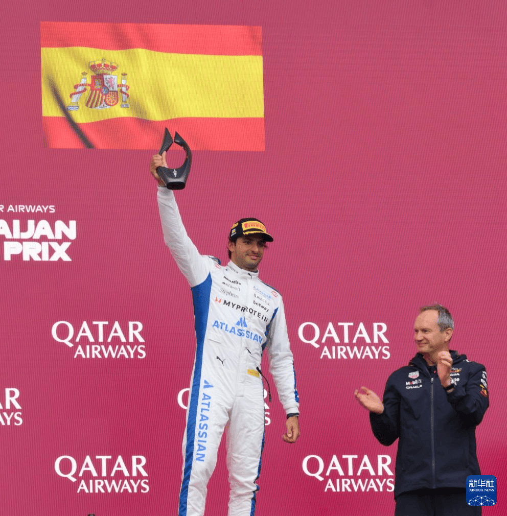 开云体育app-包含梅赛德斯逆转红牛车队,维斯塔潘惊艳四座的词条