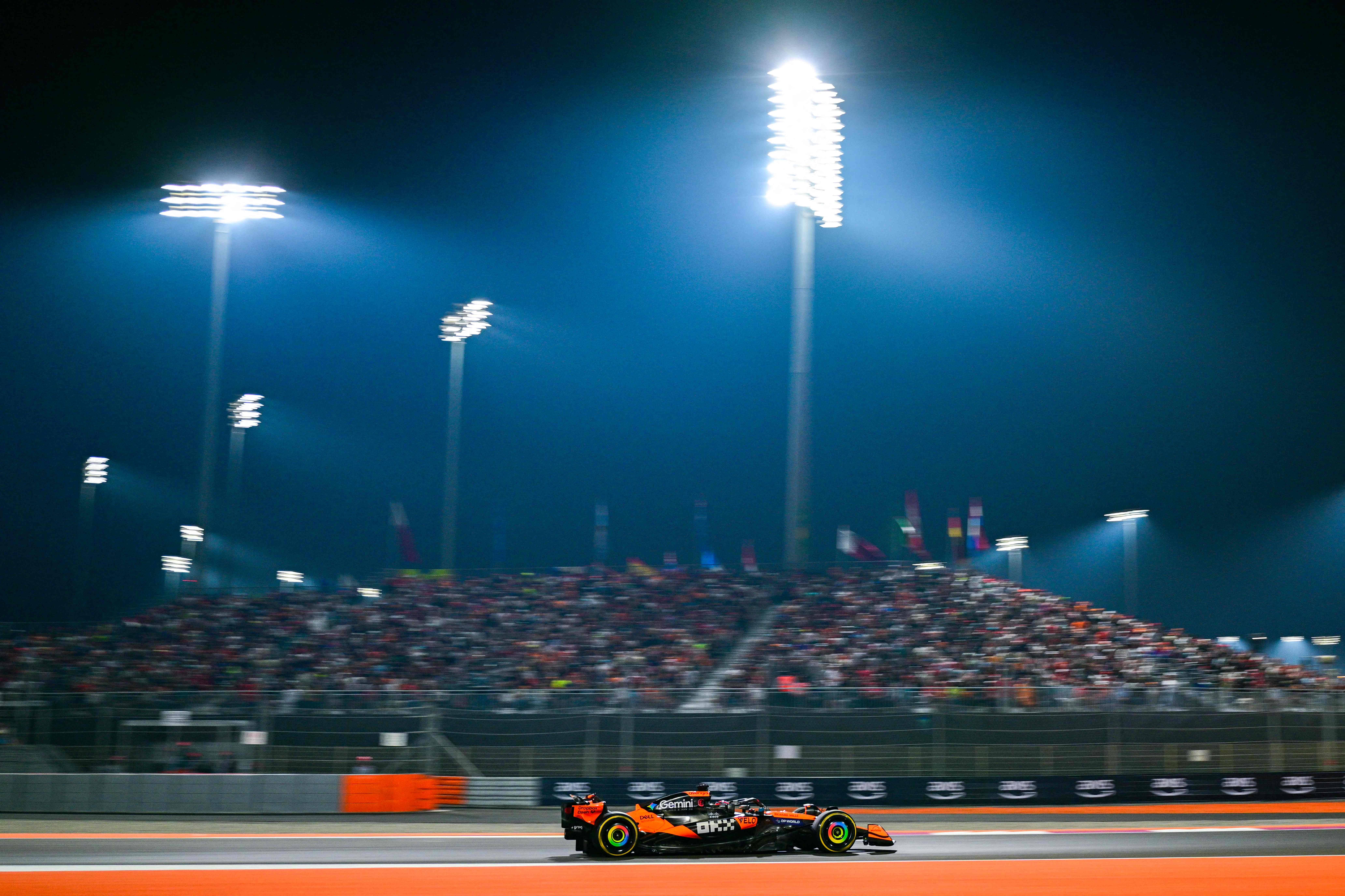 阿斯顿马丁鏖战威廉姆斯，维斯塔潘状态火热的简单介绍