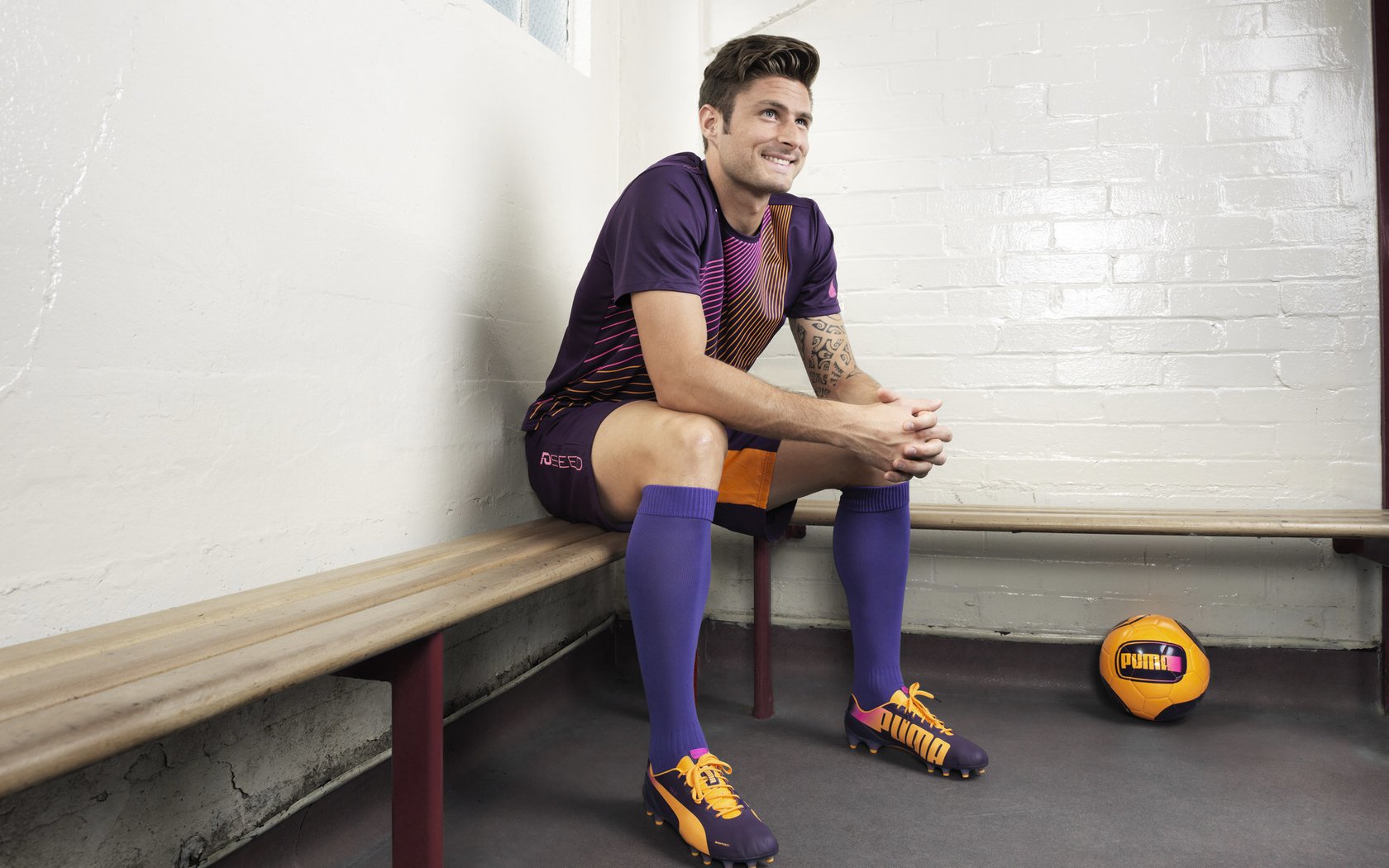 富安健洋的全面统治，当德国战车遭遇枫叶防线，一位日本后卫如何定义攻防艺术