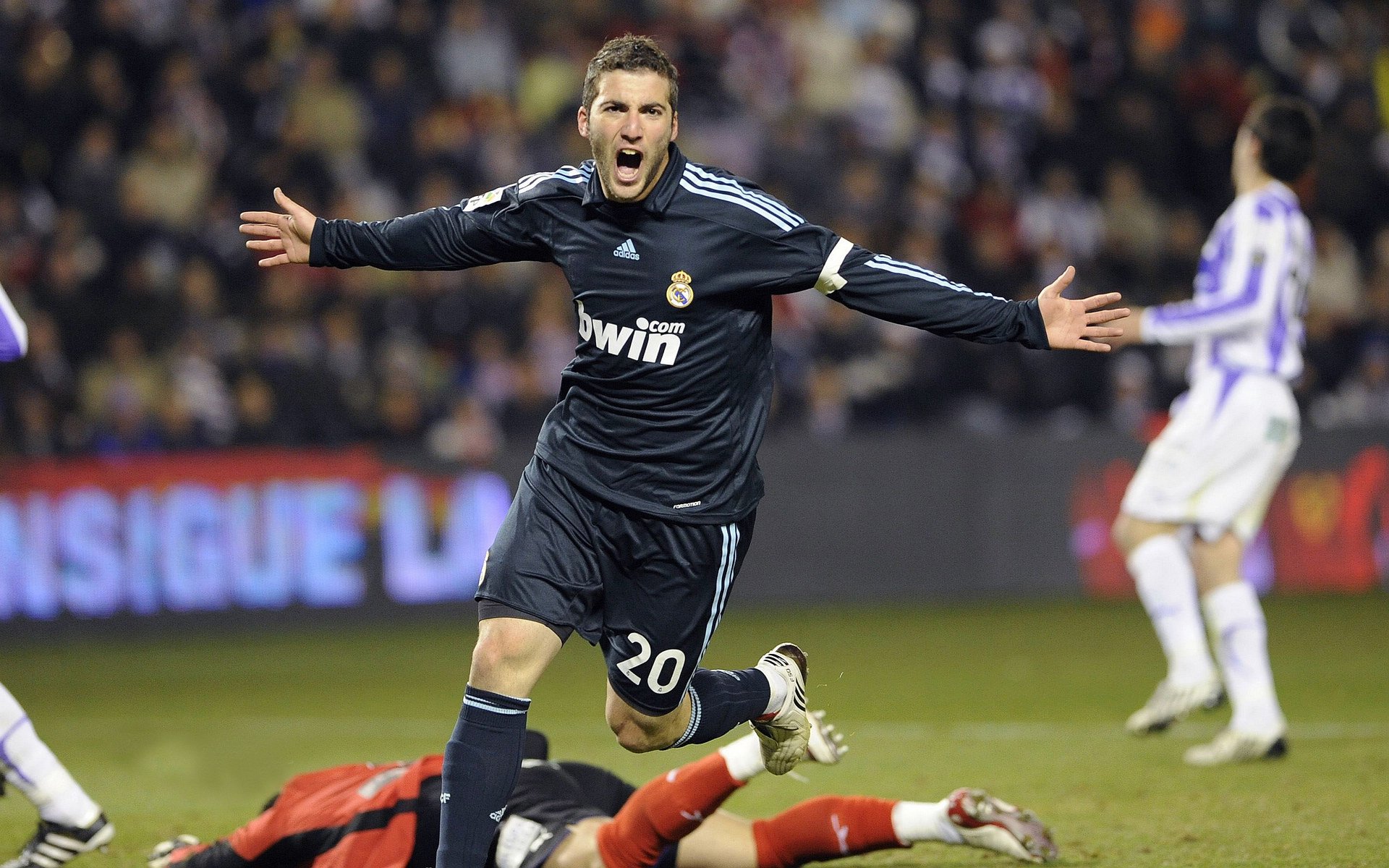 西亚卡姆关键战不手软，尼克斯掀翻奇才