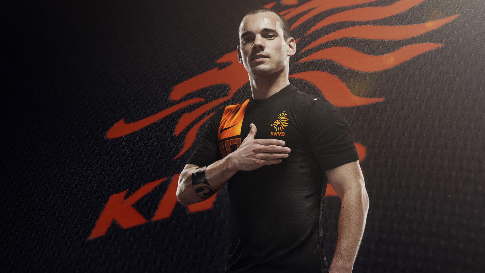 法网险胜ATP总决赛，梅德韦杰夫惊艳四座的背后，硬地之王的红土涅槃