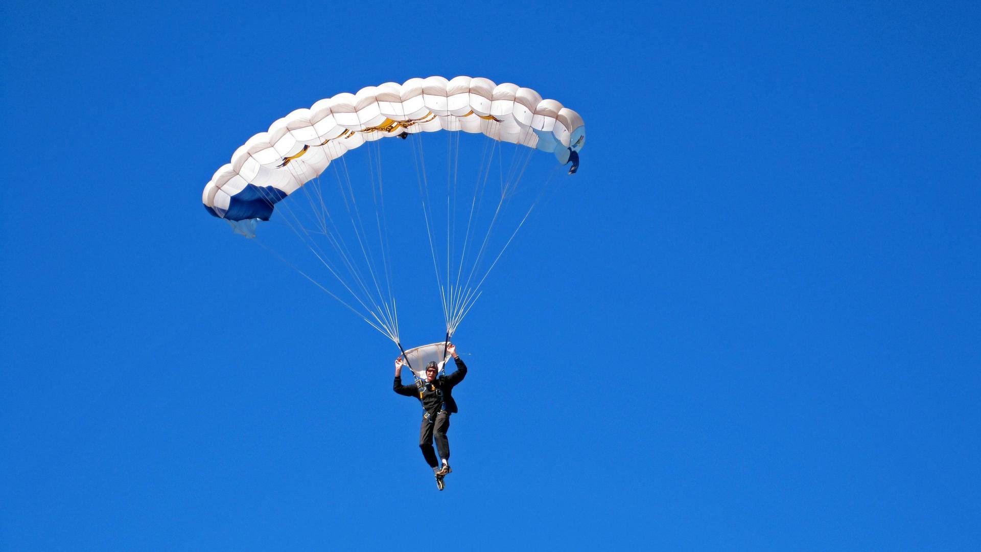 银箭独舞，黑马突袭，威廉姆斯惊险逆袭，汉密尔顿全程主宰