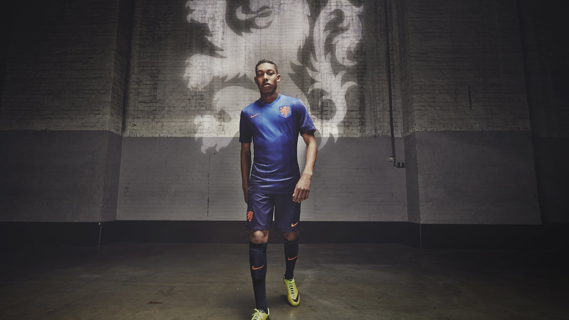 开云体育官方网站-莱万破局,克罗地亚险胜AC米兰,一场战术与意志的较量